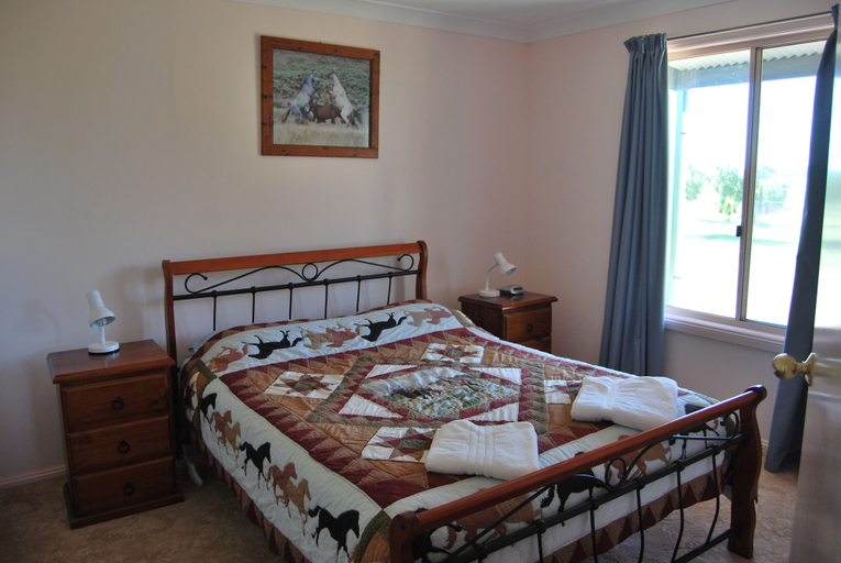 Bedroom 3, High Country Trail Rides & Farm Stay, Oberon