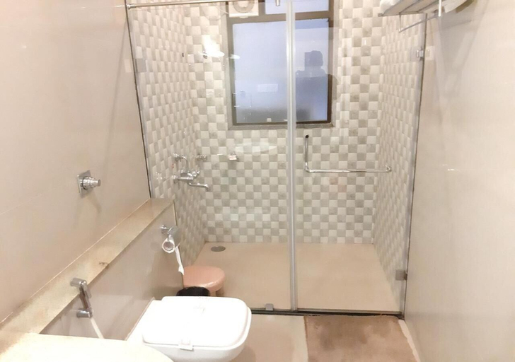 Bathroom 3, Hotel Adarsha Palace, Belgaum