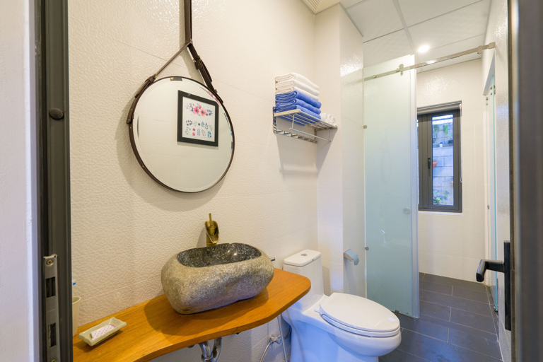 Bathroom 5, Le Printemps D' An Bang, Da Nang