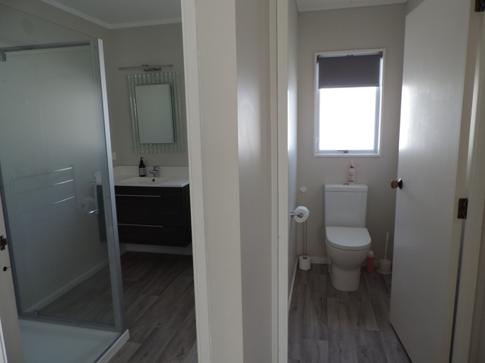 Bathroom, Heron's Nest, Thames-Coromandel