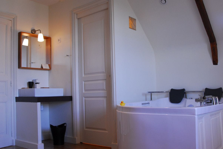 Bathroom 5, Villa Tourelle, Côtes-d'Armor