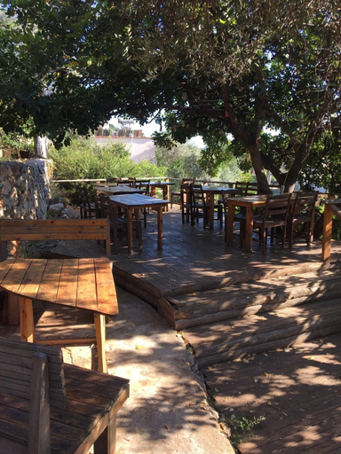 Outdoor dining, Ceyrek Camping & Bungalows, Kaş