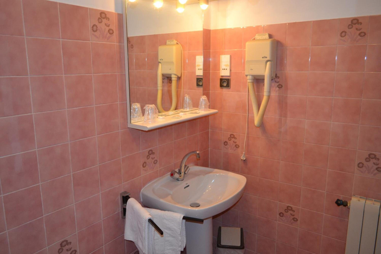 Bathroom 5, Hotel Aitone, Corse-du-Sud