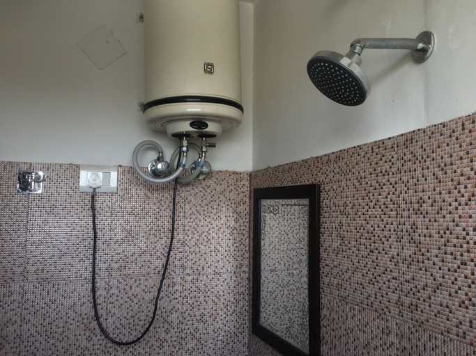 Bathroom 2, Hotel Sunny International, Jammu