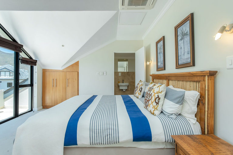 Bedroom 2, Valley Golf Lodges, Cape Winelands