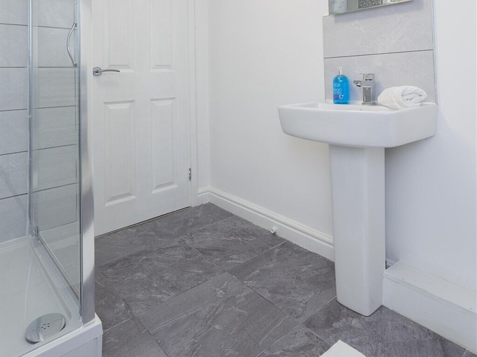 Bathroom 3, Live in Leeds Grange Apartments, Leeds