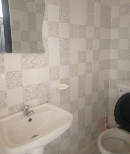 Bathroom 3, Nagino Lodge, Awutu Efutu Senya