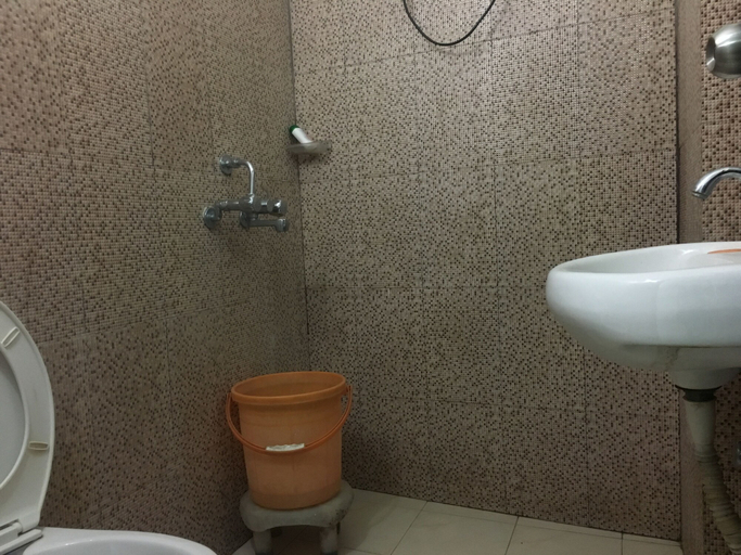 Bathroom 2, Hotel Sunny International, Jammu
