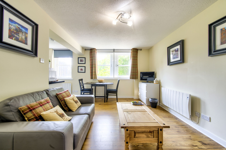 Others 5, Stunning Studio Apartment Castle View, Edinburgh