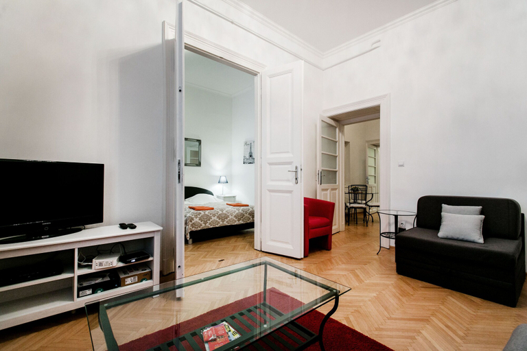Others 5, Nagy Diofa 18 Apartment I., Budapesti