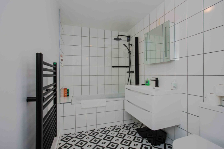 Bathroom 2, Cosy & Comfortable 2 Bedroom in Hackney Shoreditch, London