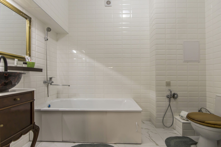 Bathroom 3, Antique Art Apartment at Khreschatyk, Shevchenkivs'kyi