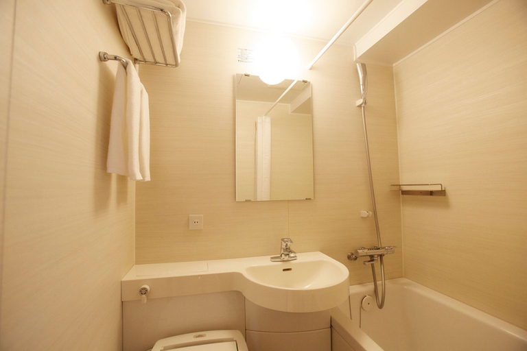 Bathroom 3, Asakusa Kokonokurabu, Taitō