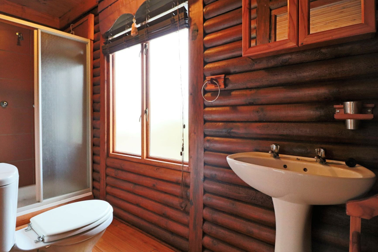 Bathroom 3, Tata Farm Game Lodge, City of Tshwane