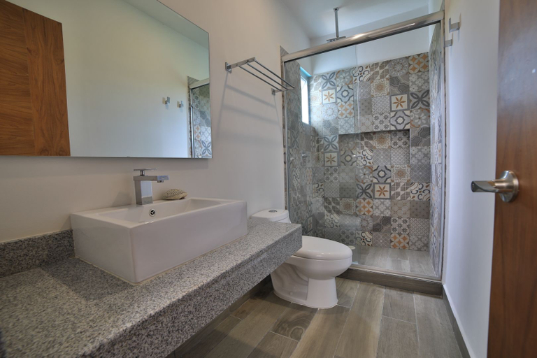 Bathroom 3, IK Zama 07, Cozumel