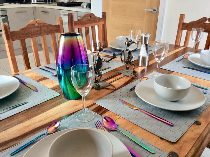 Food & Drinks, Igloo CityCroft Luxury Townhouse, Sheffield