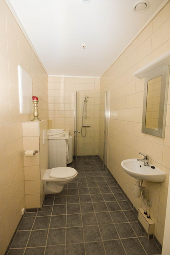 Bathroom 2, Villa Visnes, Stryn