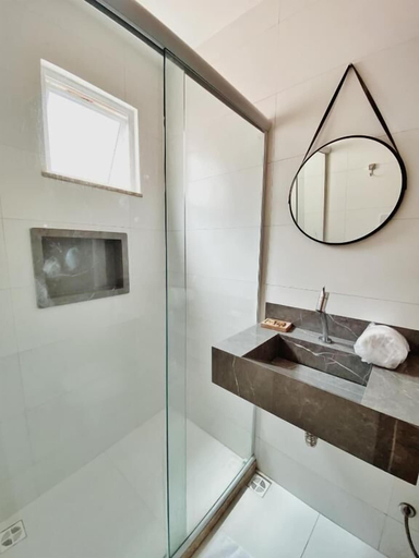 Bathroom 2, Primeira Praia Suites, Cairu