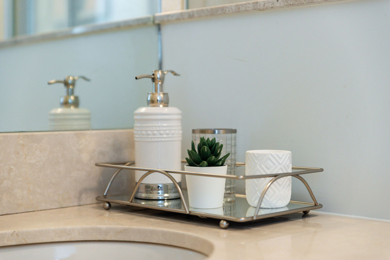 Bathroom 5, QuickStay - Elegant & Modern Condo, CN Tower Views, Toronto