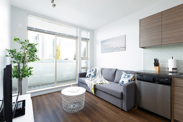 Others 5, Surrey Center Cozy Condo, Greater Vancouver