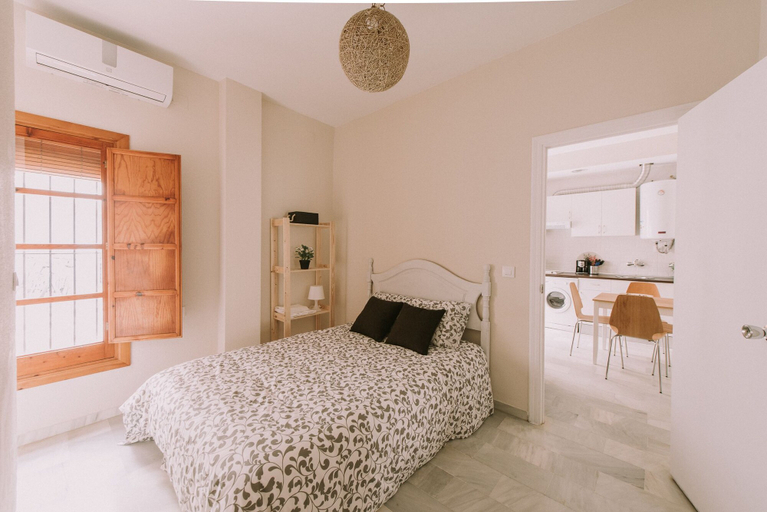Bedroom 2, Sevilla Apartments San Luis, Sevilla