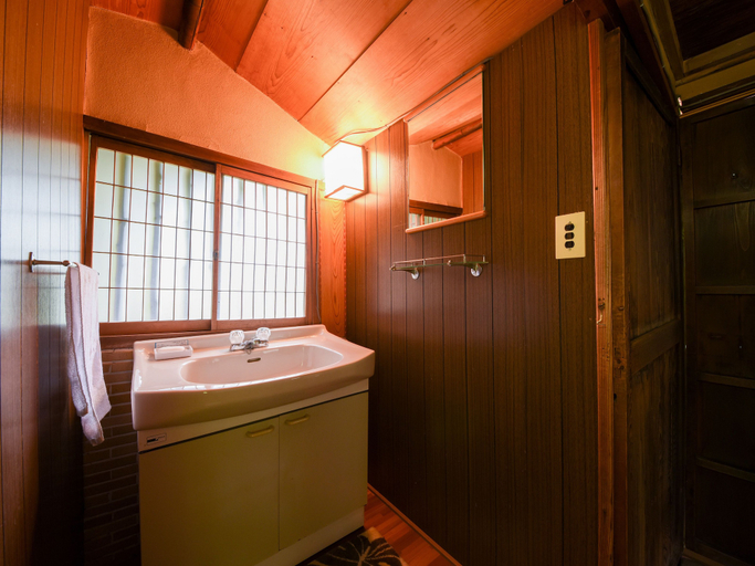 Bathroom 2, Nagataki, Nakatsugawa