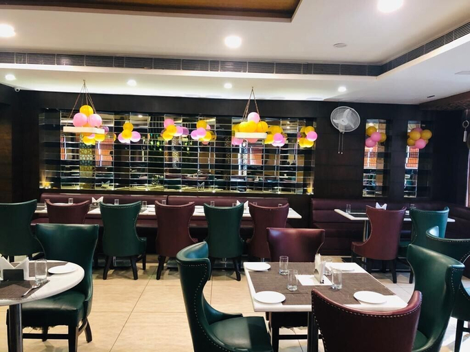 Food & Drinks 5, Royal Palace Hapur, Hapur