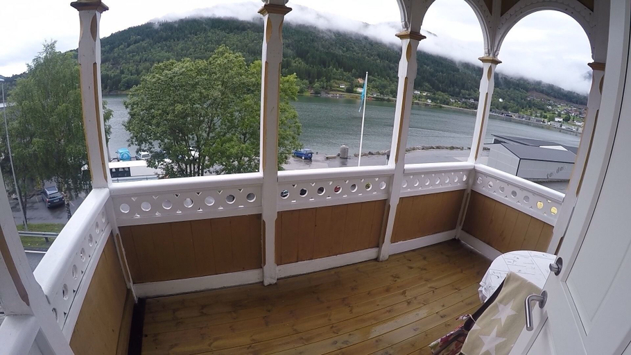 Others 3, Villa Visnes, Stryn
