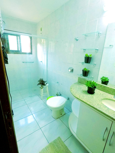 Bathroom 5, Lampião Hostel, Florianopolis
