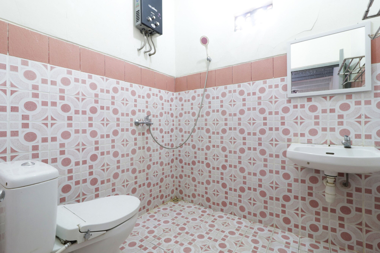 Bathroom 5, Rumah Kakak Guesthouse - Hostel, Bandung