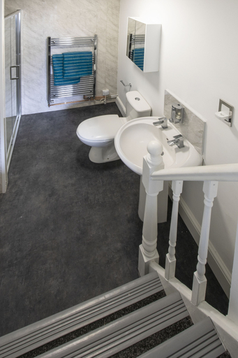 Bathroom 4, Bricksage Rooms, King's Lynn South Gate, Cambridgeshire