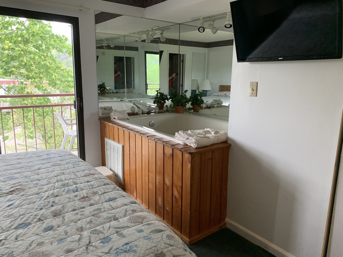 Others 5, Laurel Inn Condominium, Sevier