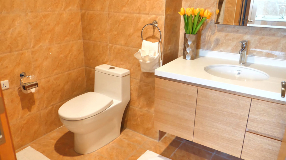 Bathroom, Harbour Island Residences