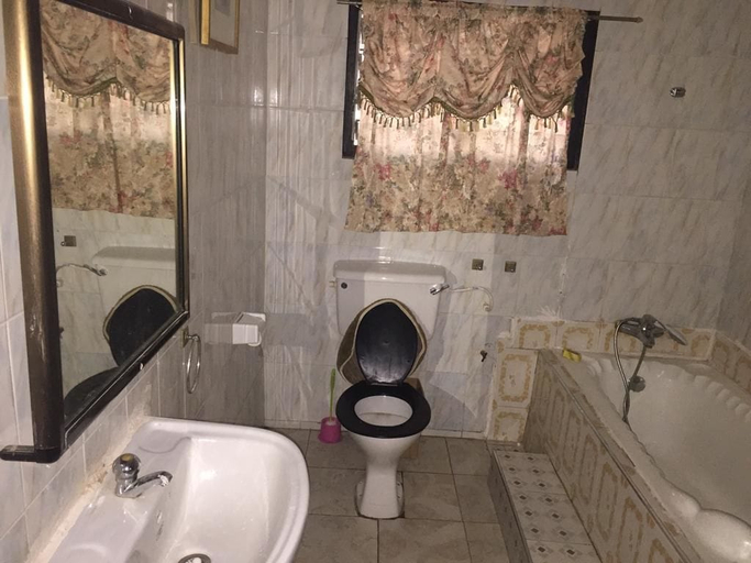 Bathroom 3, Gya-son Royal Guesthouse, Kumasi