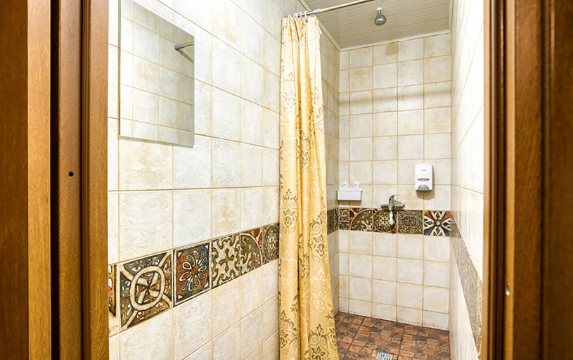 Bathroom 4, Winterfell Kurskaya Station, Central