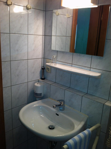 Bathroom 4, Hotel Restaurant Gerold, Paderborn