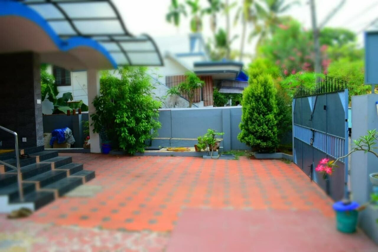 Exterior & Views 2, Peters Inn - Hostel, Ernakulam