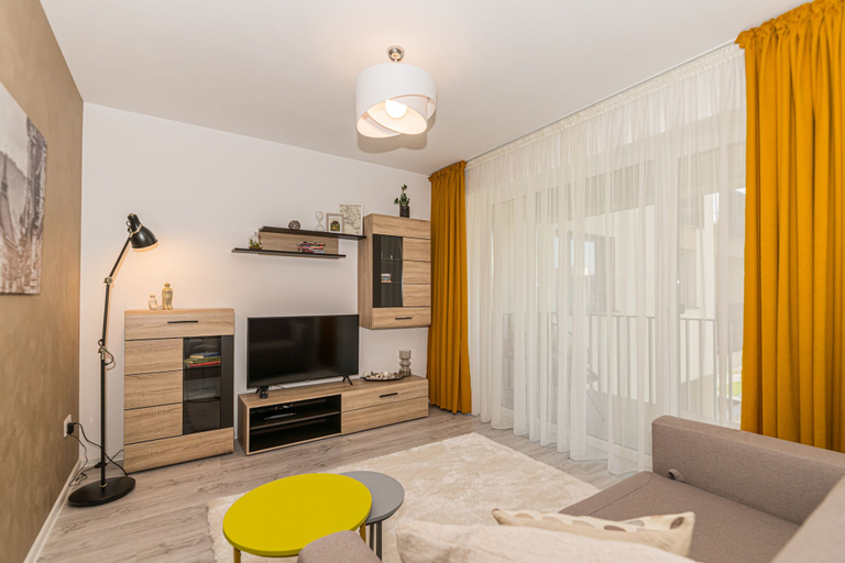 Others 5, Ella, Brasov