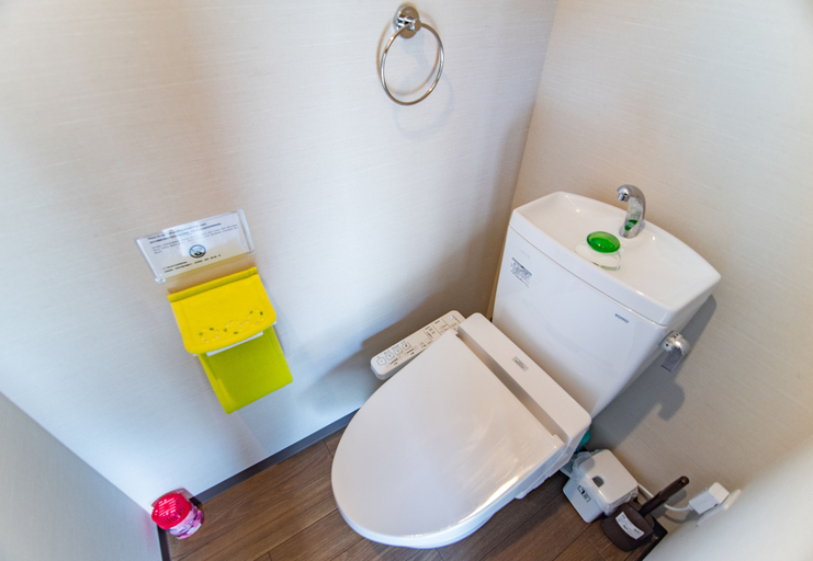 Bathroom 3, Kujira 302, Osaka