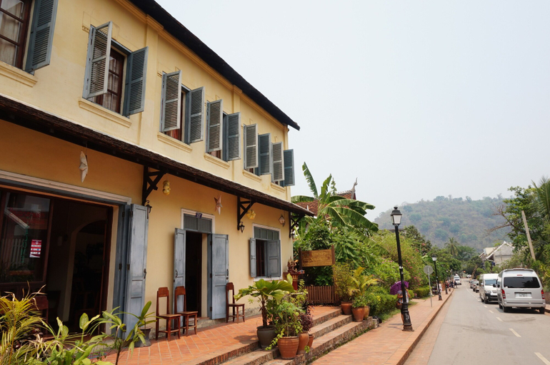 Exterior & Views