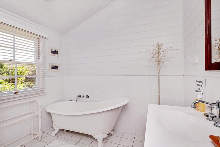Bathroom, Mango Hill Farm, Caloundra - Hinterland