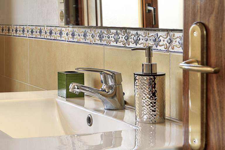 Bathroom 3, Granaxperience Atico Catedral, Granada