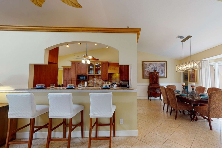 Food & Drinks, Sarasota Bay Pool Home, Sarasota