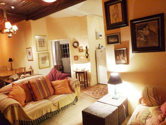 Others 5, Cosy 6 Person Cottage With Mountain View, Overberg