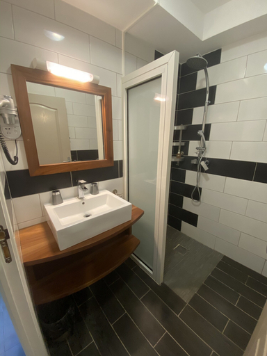 Bathroom 4, Lindsey Hôtel, Saint-Pierre