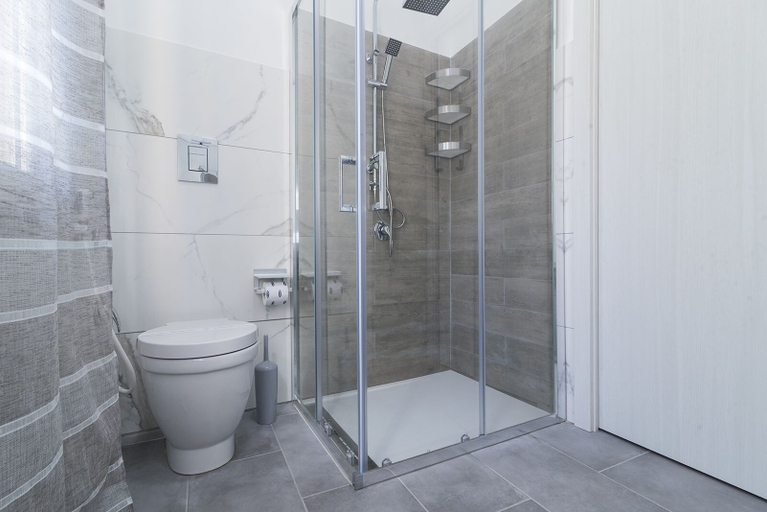 Bathroom 5, King Arthur's Houses, Agrigento