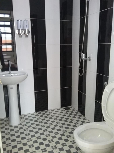 Bathroom 5, Mess Inn Semarang, Semarang