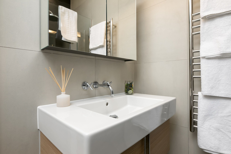 Bathroom 3, Modern Townhouse Near 02 Arena & Excel, London
