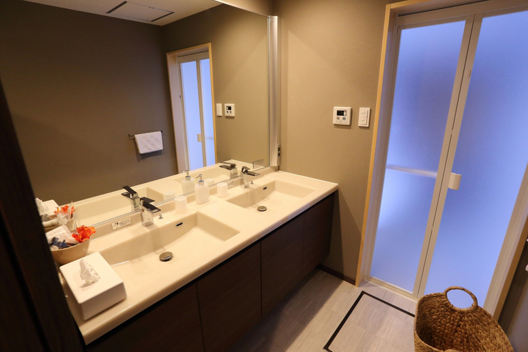 Bathroom 3, Tabinoteitaku OkinawaNakijin HOMANN CONCEPT, Motobu