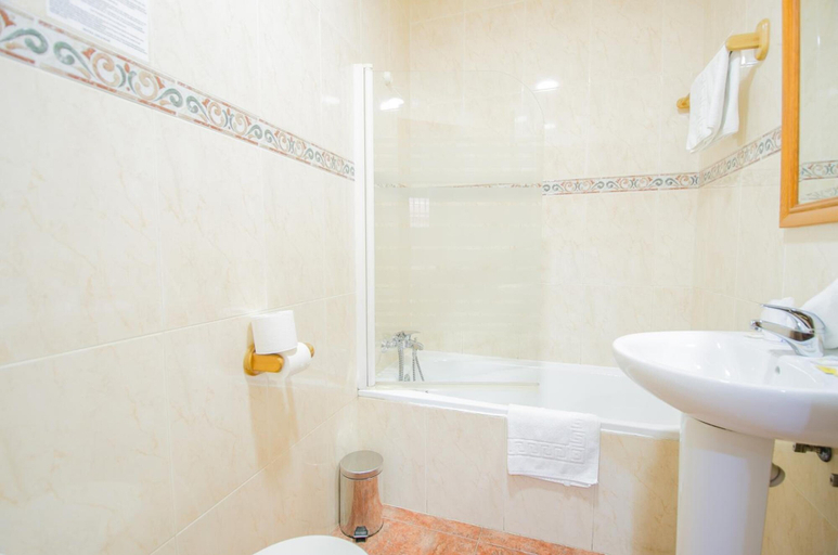 Bathroom 4, Hotel Solymar, Málaga
